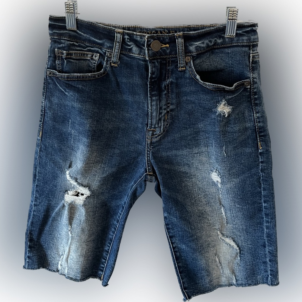 American Eagle Men’s Blue Jean Shorts. Size Men’s 28. Color Blue.